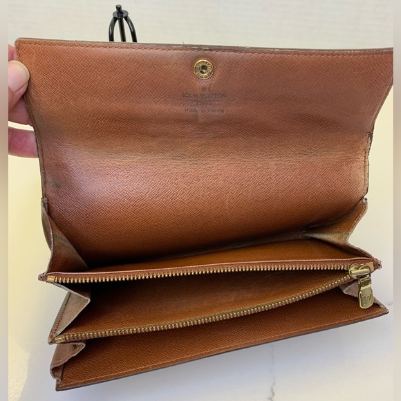 Louis Vuitton Sarah Wallet Corner wear and rubbing - Picture 4 of 11